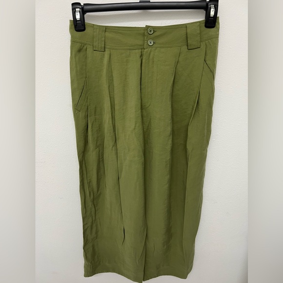 By Anthropologie olive green Wide Leg Crop Flowy light pants 6 (spot 2nd pic) - Picture 1 of 5